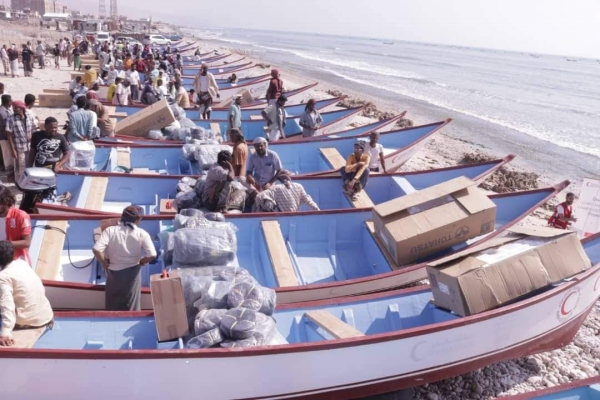 المهرة.. توزيع قوارب صيد لأكثر من 100 صيّاد في سيحوت بدعم قطري