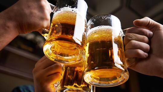 السعودية تعتزم افتتاح أول متجر للمشروبات الكحولية