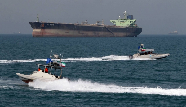 الحرس الثوري الإيراني يحتجز سفينة نفط أجنبية في مياه الخليج