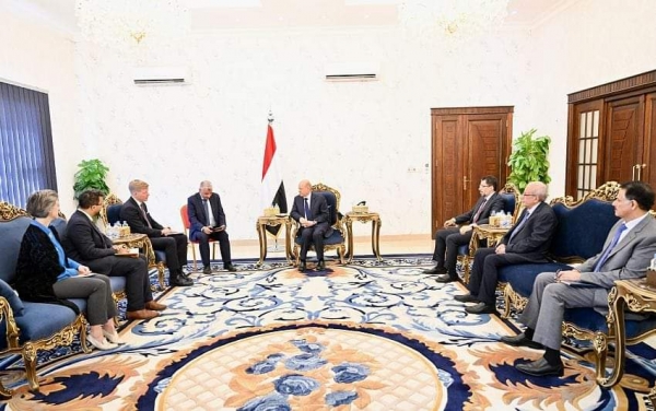 المبعوث الأممي يصل عدن ويلتقي رئيس المجلس الرئاسي