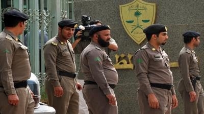 السعودية تلقي القبض عدد من اليمنيين وآخرين بتهمة تهريب قات ومخدرات