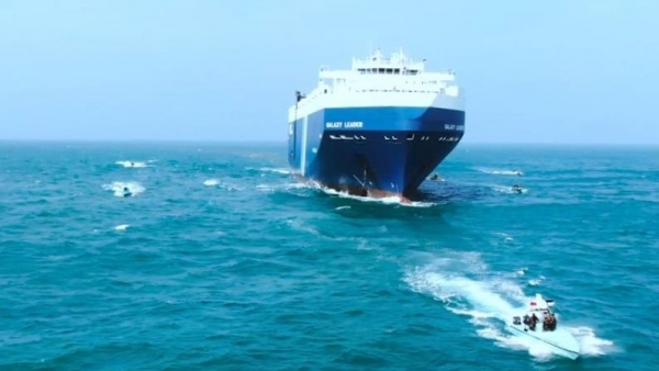 البحرية البريطانية: تقرير بوجود زوارق ومركبة كبيرة بالقرب من سفينة قبالة سواحل عمان