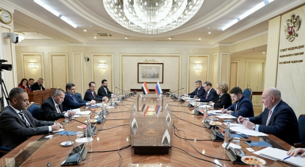 رئيس الوزراء يبحث مع رئيسة مجلس الاتحاد الروسي جهود استئناف العملية السياسية في اليمن