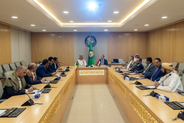 تحالف الأحزاب يبحث مع سفير التعاون الخليجي آخر التطورات في اليمن