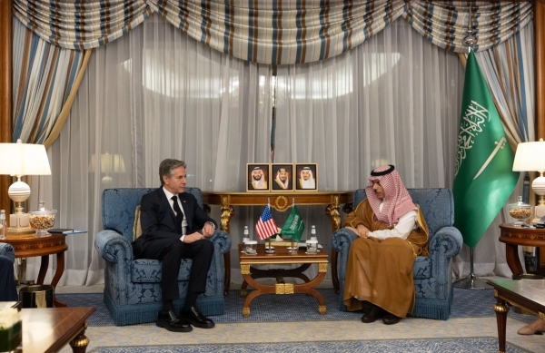 وزير الخارجية الأمريكي يبحث مع نظيره السعودي جهود إنهاء الصراع باليمن