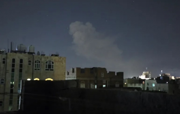 الجيش الأمريكي يعلن قصف منشآت وتدمير مسيرات للحوثيين