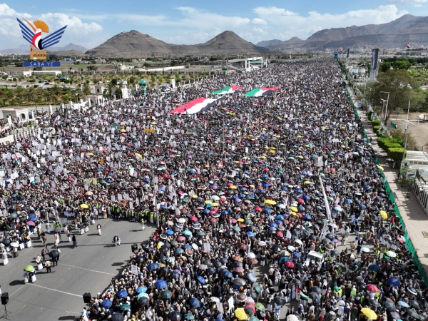 عشرات الآلاف يتظاهرون في 12 محافظة يمنية دعما لغزة 