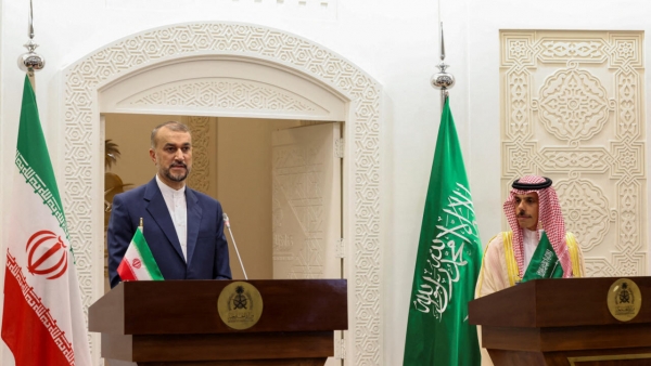 وزير الخارجية الإيراني يؤكد رغبة بلاده في تطوير العلاقات مع السعودية