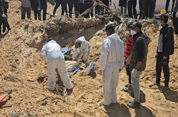 6 مجازر بغزة وانتشال جثامين الشهداء يستمر من المقبرة الجماعية بمجمع ناصر