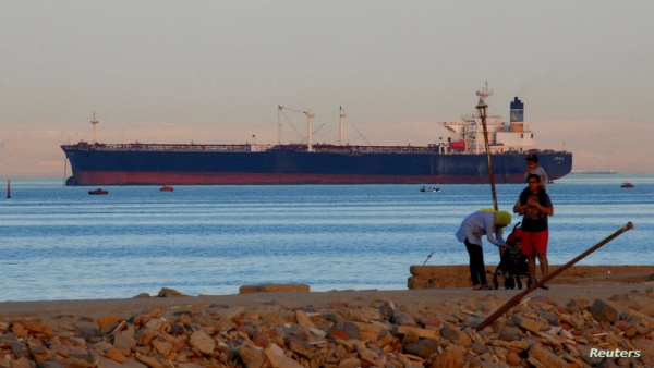 هيئة بريطانية تعلن وقوع انفجارين قرب سفينة تجارية قبالة عدن وتؤكد سلامة الطاقم