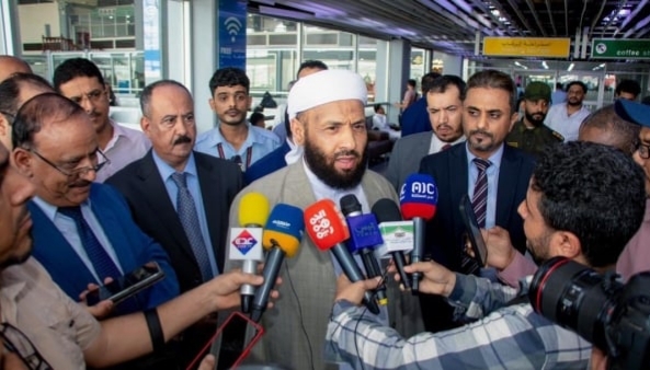 الحكومة تدشن أول رحلة تفويج للحجاج من مطار عدن وتعلن عن رحلتين من مطار صنعاء غدا