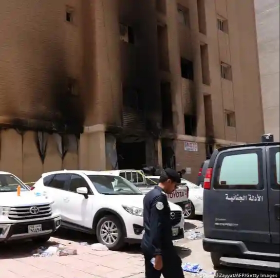 الكويت.. 49 ضحية نتيجة حريق هائل في مبنى سكني