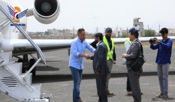 وفد الحوثيين يغادر صنعاء للقاء الوفد الحكومي في العاصمة العمانية مسقط