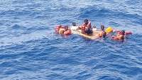 فقدان بحار وإنقاذ 8 آخرين من طاقم السفينة الهندية التي غرقت قبالة سقطرى